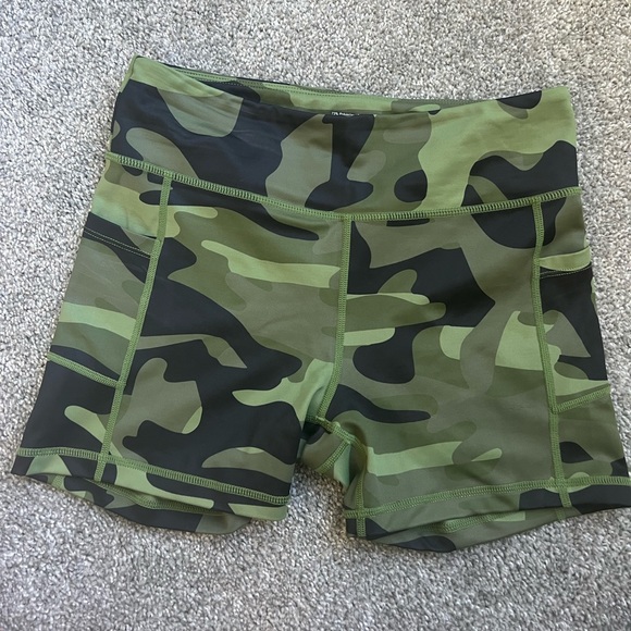 ZYIA Pants - ZYIA Camo Athletic Shorts in Green and Black